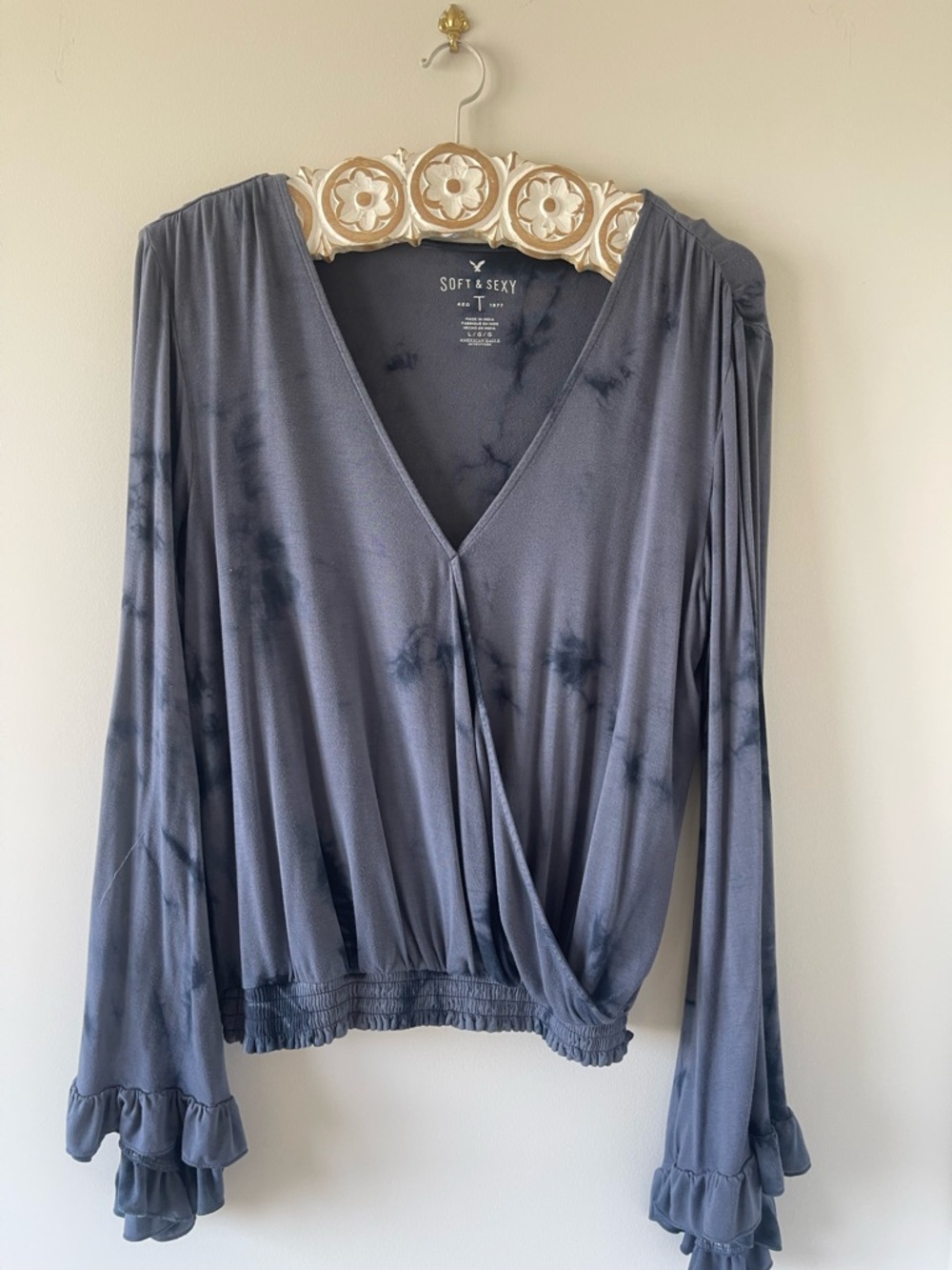 American Eagle Soft and Sexy Tie Dye shirt with Flared Sleevs. Size Large.